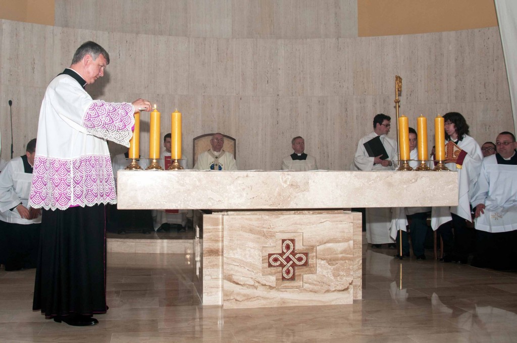 07920130419-Poświęcenie ołtarza, ambonki i tabernakulum